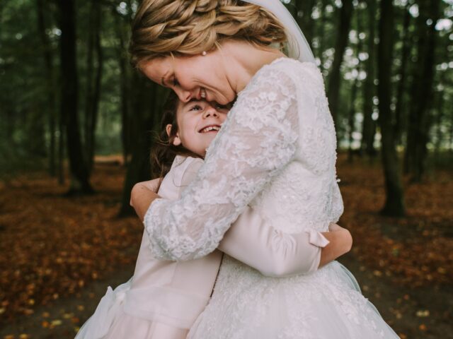 Foto credits: https://sunfieldphotography.com/ Happy Bride Anne-Marieke | Dash Up Beauty